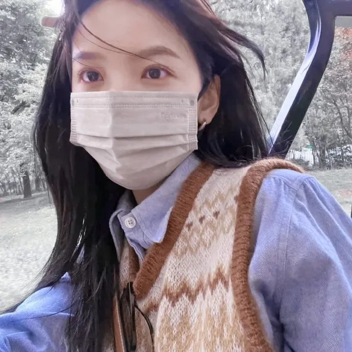 弱比少男闯女校